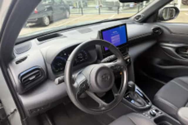 Toyota Yaris Cross (2024) thumbnail 4
