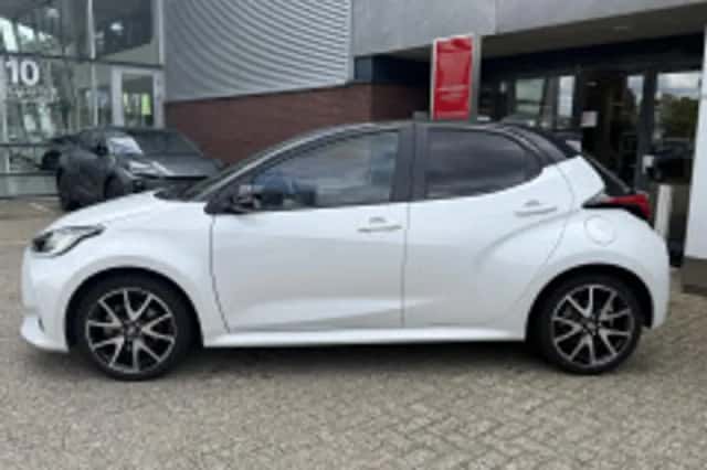 Toyota Yaris (2021) thumbnail 6