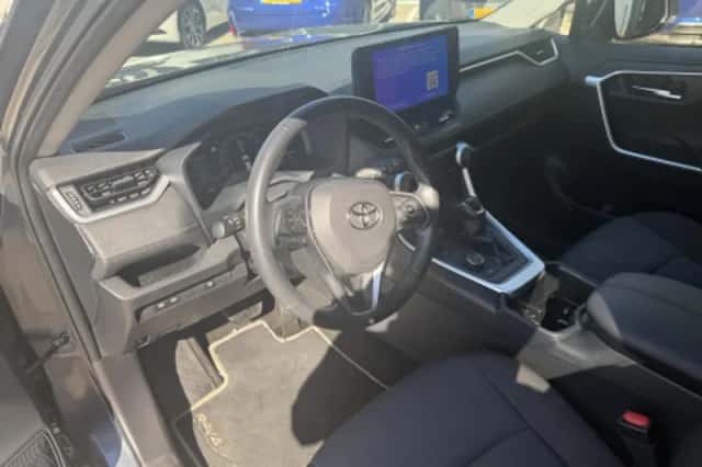 Toyota RAV4 (2024) thumbnail 2