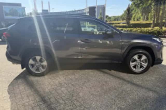Toyota RAV4 (2024) thumbnail 6