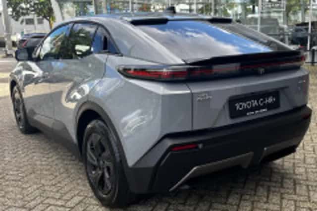Toyota C-HR (2026) thumbnail 3