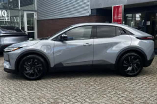 Toyota C-HR (2026) thumbnail 5