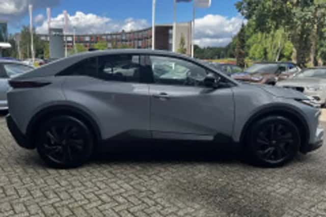 Toyota C-HR (2026) thumbnail 6