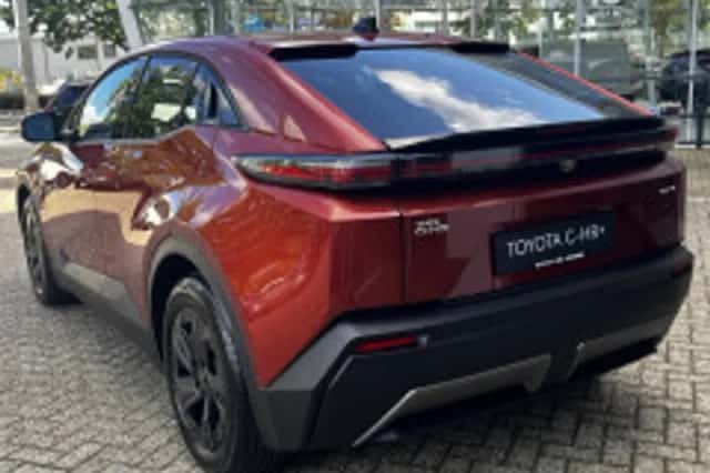 Toyota C-HR (2026) thumbnail 3