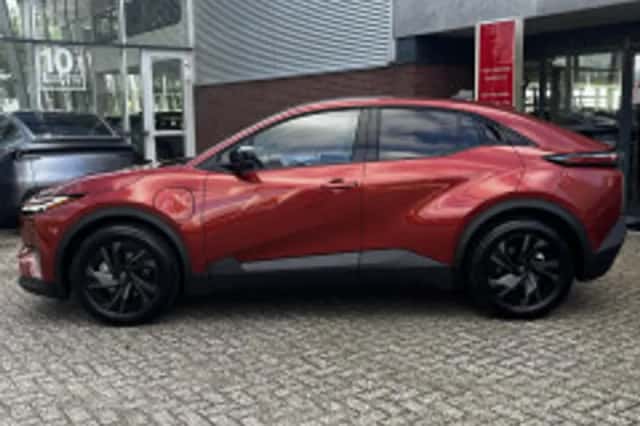 Toyota C-HR (2026) thumbnail 5
