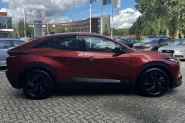 Toyota C-HR (2026) thumbnail 6