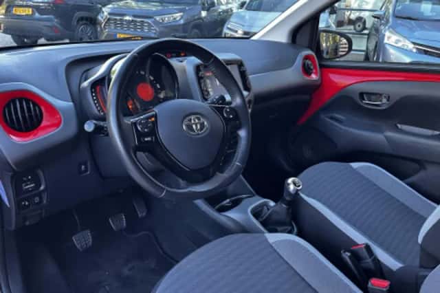 Toyota Aygo (2018) thumbnail 2