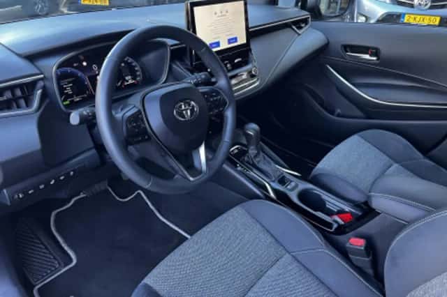 Toyota Corolla (2025) thumbnail 2