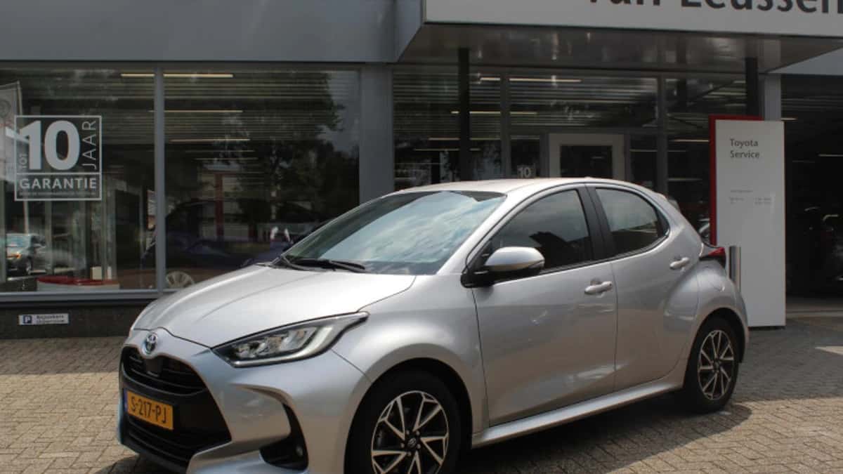 Toyota Yaris (2023) — foto 1