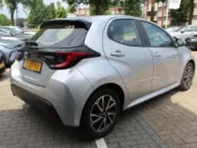 Toyota Yaris (2023) thumbnail 3