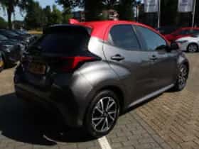 Toyota Yaris (2021) thumbnail 3