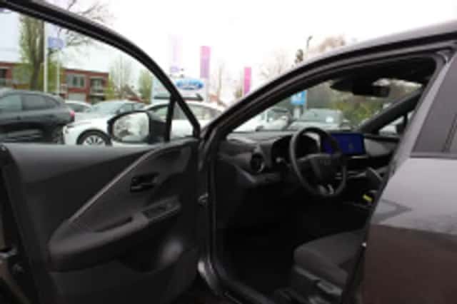 Toyota C hr (2024) thumbnail 6