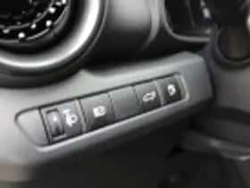 Toyota C hr (2024) thumbnail 56