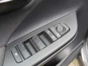 Toyota C hr (2024) thumbnail 57