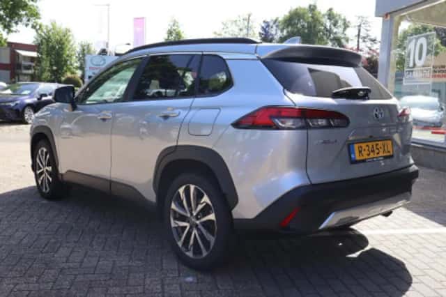 Toyota Corolla (2023) thumbnail 2