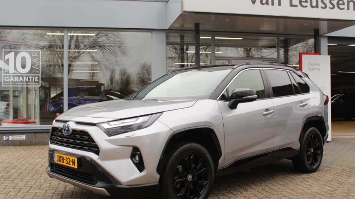 Toyota RAV4 (2024) — foto 1