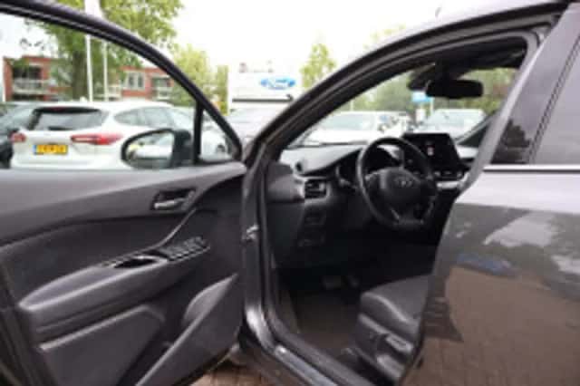 Toyota C hr (2023) thumbnail 6