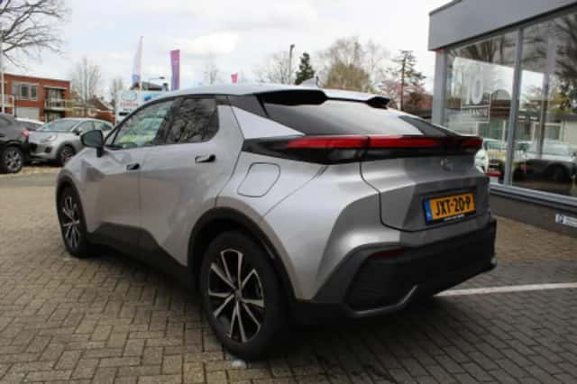 Toyota C hr (2024) thumbnail 2