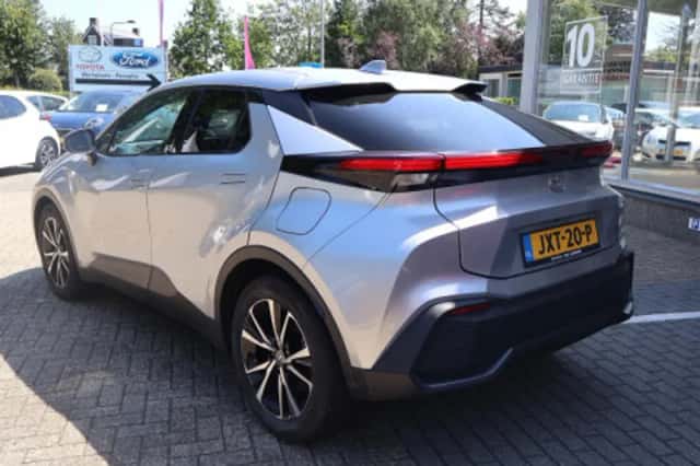 Toyota C hr (2024) thumbnail 2