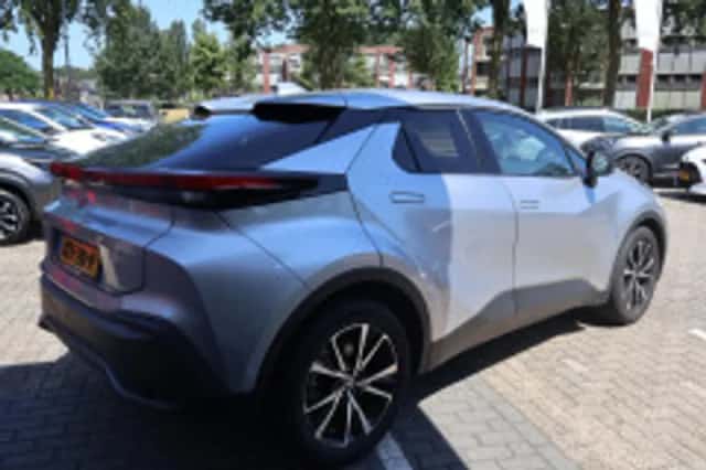 Toyota C hr (2024) thumbnail 3