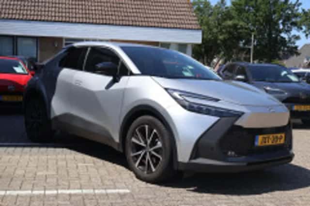 Toyota C hr (2024) thumbnail 4