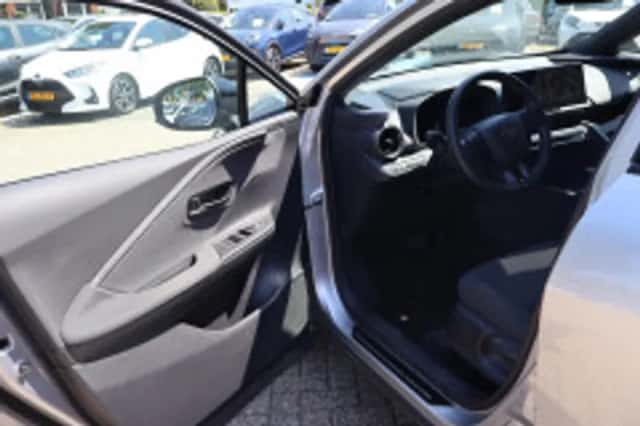 Toyota C hr (2024) thumbnail 5