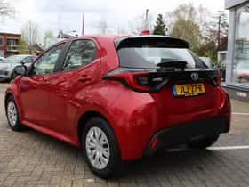 Toyota Yaris (2023) thumbnail 2
