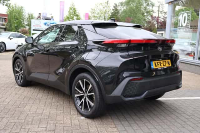 Toyota C hr (2024) thumbnail 2