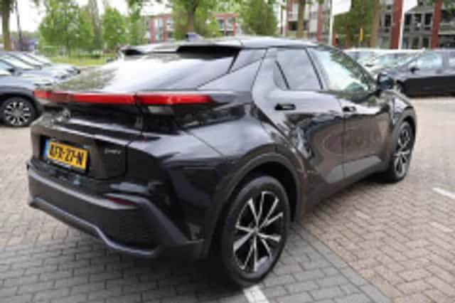 Toyota C hr (2024) thumbnail 3
