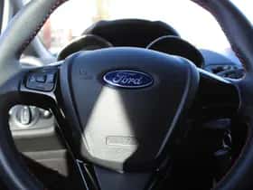 Ford Fiesta (2016) thumbnail 13