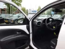 Toyota Aygo X (2023) thumbnail 36