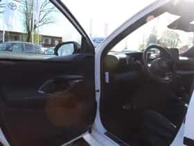 Toyota Yaris (2022) thumbnail 12