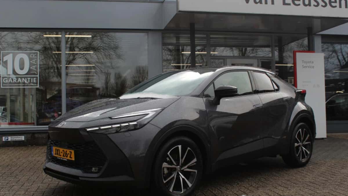Toyota C hr (2024) — foto 1