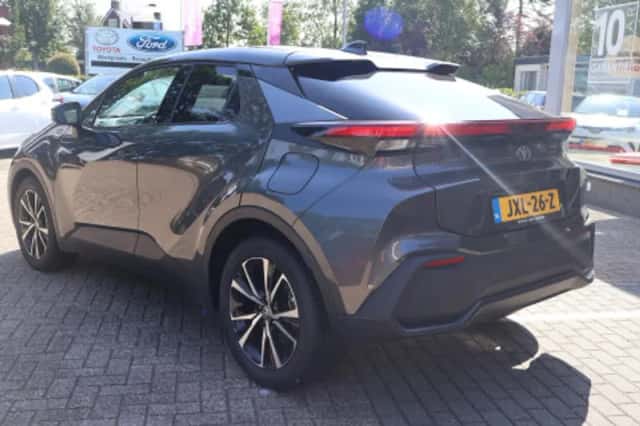 Toyota C hr (2024) thumbnail 2