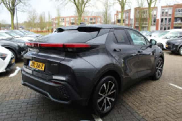 Toyota C hr (2024) thumbnail 3