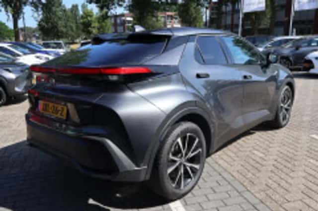 Toyota C hr (2024) thumbnail 3