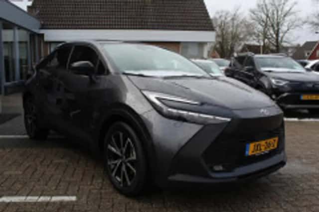 Toyota C hr (2024) thumbnail 4