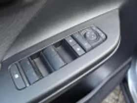 Toyota C hr (2024) thumbnail 49