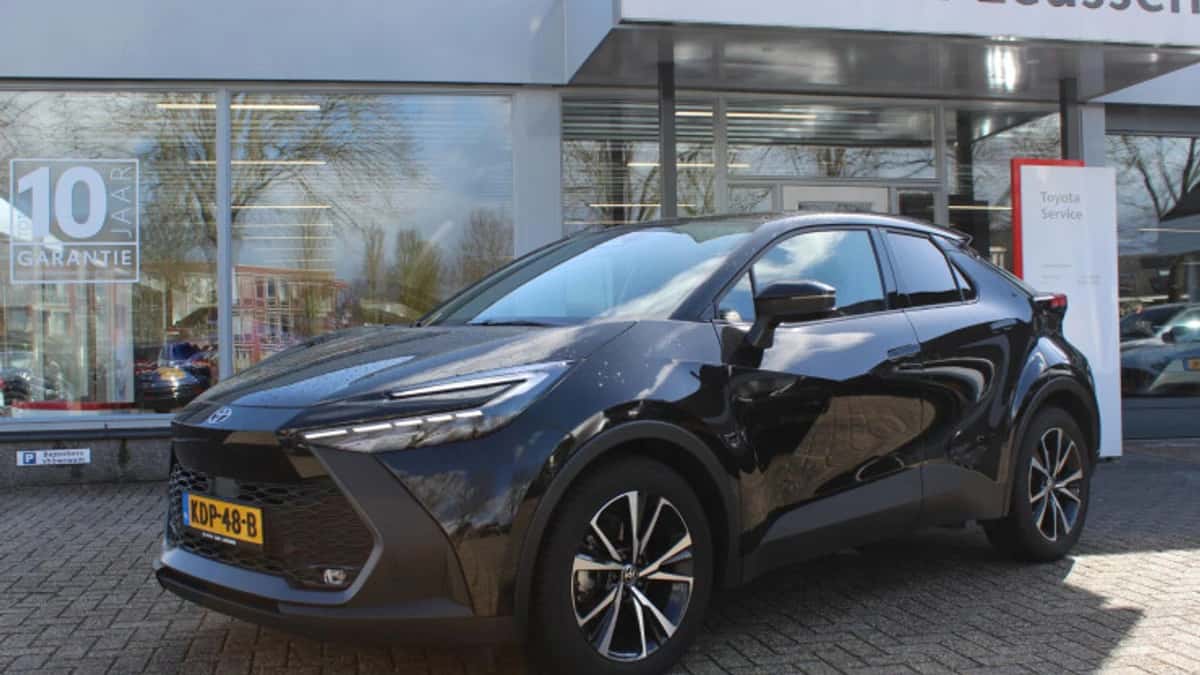 Toyota C hr (2024) — foto 1