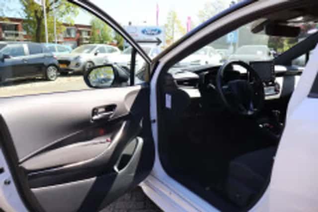 Toyota Corolla (2022) thumbnail 5