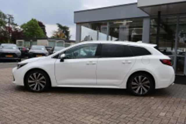 Toyota Corolla (2023) thumbnail 4