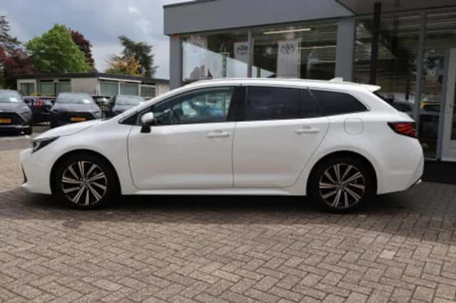 Toyota Corolla (2023) thumbnail 2