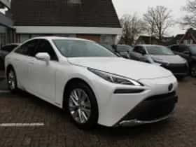 Toyota Mirai (2022) thumbnail 3