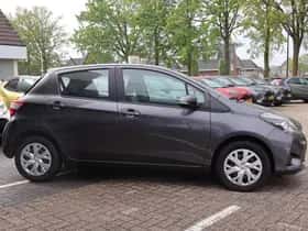 Toyota Yaris (2018) thumbnail 13