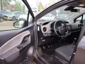 Toyota Yaris (2018) thumbnail 16