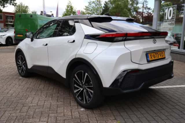 Toyota C hr (2024) thumbnail 2