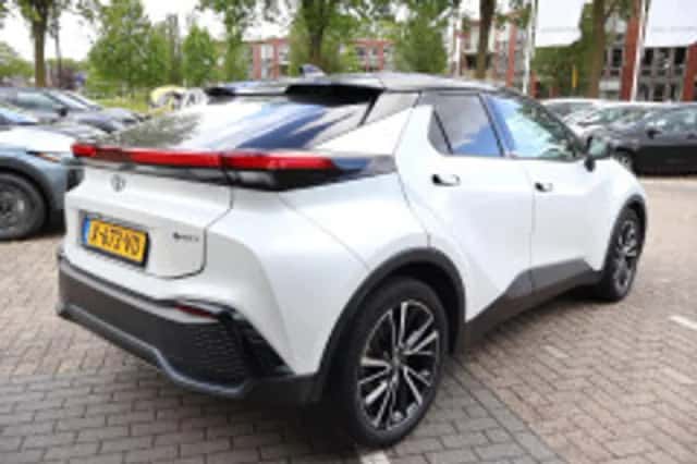 Toyota C hr (2024) thumbnail 3