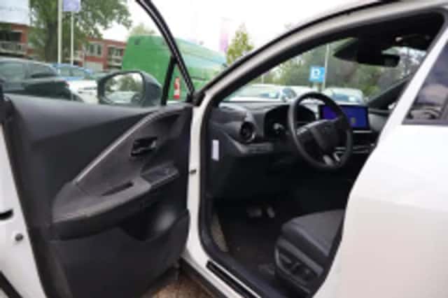Toyota C hr (2024) thumbnail 5