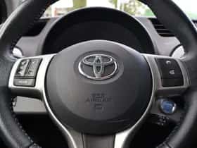 Toyota Yaris (2013) thumbnail 13