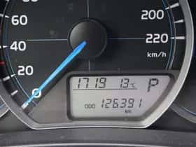 Toyota Yaris (2013) thumbnail 17